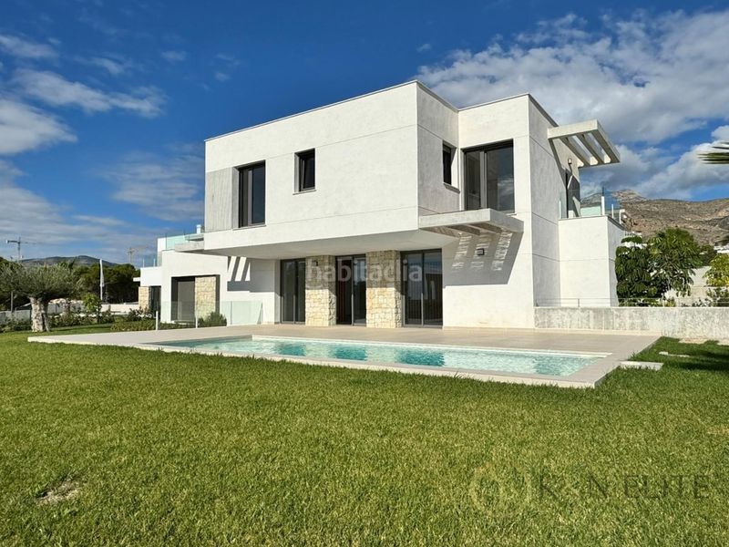 Foto 0a987c87-dd19-4982-9446-eff542df857a. Casa amb aparcament piscina a Golf Bahía Finestrat