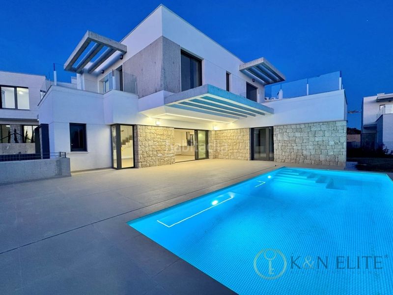 Foto bc7c5296-6b56-4e6c-8d1a-34495e81e2b8. Casa amb aparcament piscina a Golf Bahía Finestrat