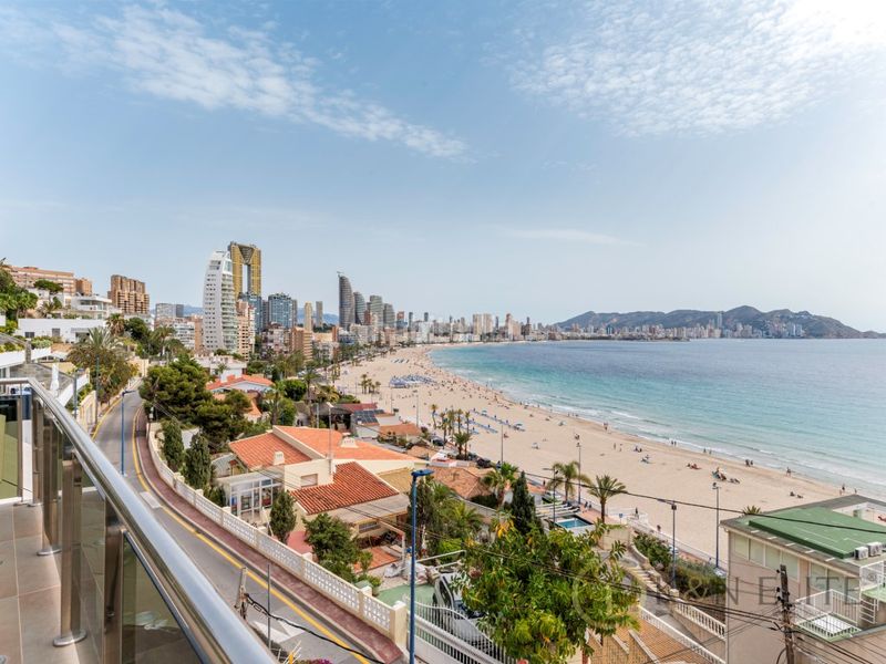 Foto 06d671fb-c0c9-4246-b348-519e07b5b649. Àtic amb piscina a Playa Poniente Benidorm