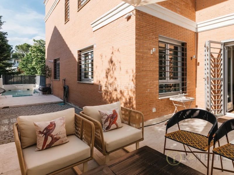 Foto 1a14f350-11ff-4dde-aab8-e7bd4c09a45a. Casa aparellada amb aparcament piscina a La Florida - El Plantío Madrid