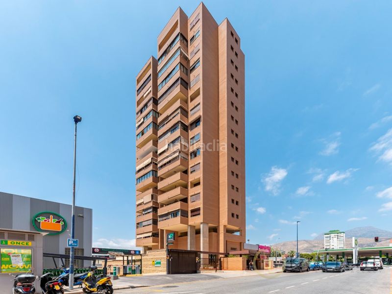 Foto daeff48c-8cb7-4e78-9bb4-b649da5fc1a5. Pis amb aparcament a Playa Poniente Benidorm