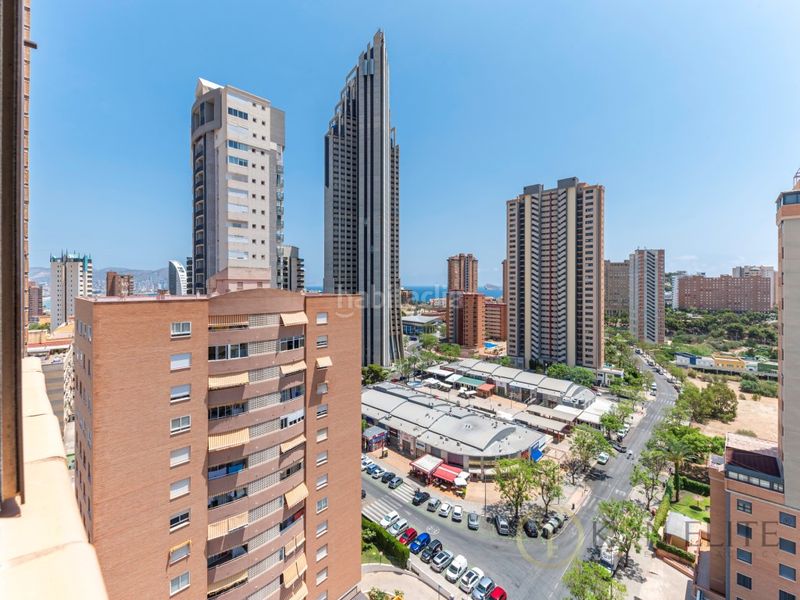 Foto f7d17fa5-4c7f-4ee9-8dca-dcdd487b9c24. Pis amb aparcament a Playa Poniente Benidorm