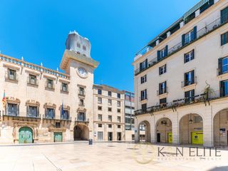 Lloguer Àtic a Casco Antiguo - Sta. Cruz - Ayuntamiento. Un coqueto ático en corazón de la ciudad