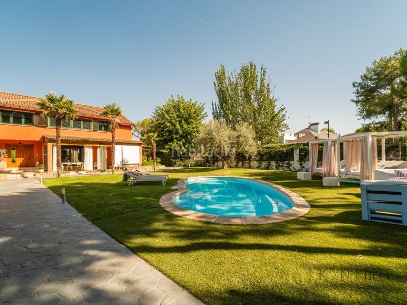 Foto f821cb61-3753-46af-89fe-f1c1689fda2a. Xalet amb aparcament piscina a Bonanza Boadilla del Monte