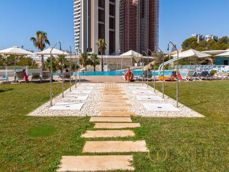 Foto 865cc1ca-8f66-4ec2-9a5b-5393ec7986d1. Pis amb aparcament piscina a Playa Poniente Benidorm