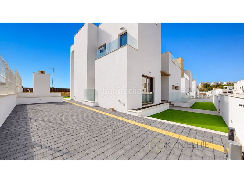 Foto ac012ea9-e14e-4b3e-a30a-f260d4db7452. Casa amb piscina a balcón de Finestrat-terra marina Finestrat