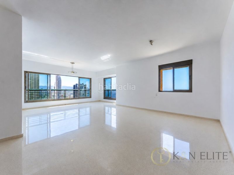 Foto e45a0863-639f-4b34-82e4-b8cf352b1365. Pis amb aparcament a Playa Poniente Benidorm