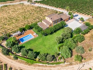 Casa a Granada (La). Exclusiva masía catalana catalogada totalmente reformada en el c