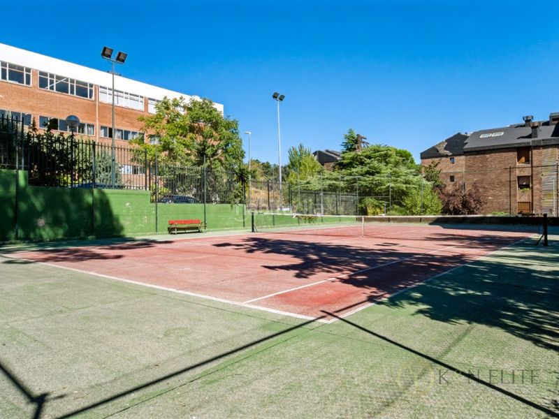 Foto 3c385574-691c-4d53-9b9b-cddf9175cf66. Rent flat with parking pool in Yucatán-La Cornisa Rozas de Madrid (Las)