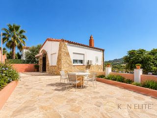 Casa in Abrera. Casa con gran parcela, vistas y gran potencial de ampliación