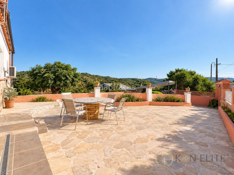 Foto f6f97fee-e8fe-4f5b-8fed-0d1a269631ae. Casa amb aparcament a Abrera