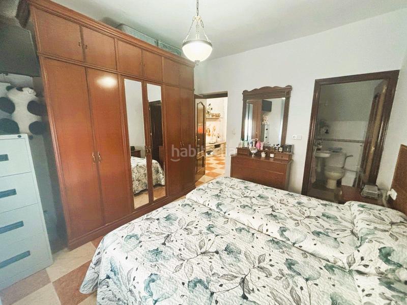 Foto 285cb1b8-9fb5-4e00-b46f-7085353adcb0. Casa  unifamiliar en barrio pachico con 4 habitaciones , 2 baños y patio en Dos Hermanas