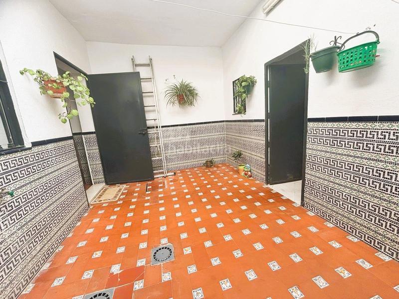 Foto ae7f1a52-d91e-4b9f-b8c6-3229c9e92950. Casa  unifamiliar en barrio pachico con 4 habitaciones , 2 baños y patio en Dos Hermanas