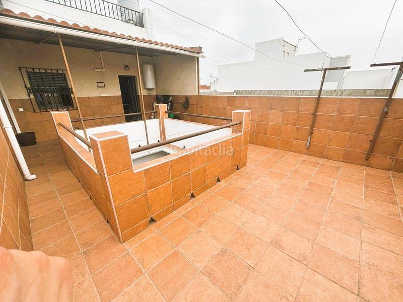 Foto bd4a44aa-f360-4ffe-81a4-34405af165f2. Casa  unifamiliar en barrio pachico con 4 habitaciones , 2 baños y patio en Dos Hermanas