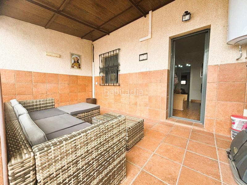 Foto cd49a77b-fe21-4c88-8c27-5d1f82eb24a1. Casa  unifamiliar en barrio pachico con 4 habitaciones , 2 baños y patio en Dos Hermanas