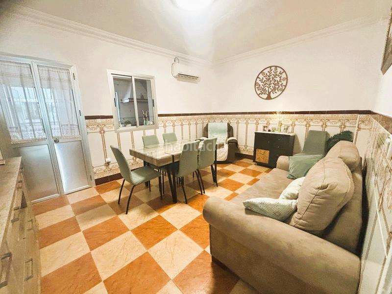 Foto f02c2f82-1418-4b0d-b11b-5c5c5936d1a4. Casa  unifamiliar en barrio pachico con 4 habitaciones , 2 baños y patio en Dos Hermanas
