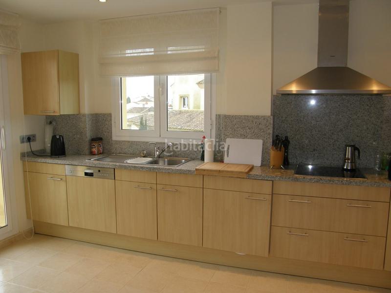 Foto 428b6f95-d307-41fe-8eb7-a4daffe368a7. Dúplex amb xemeneia aparcament piscina a Sotogrande alto Sotogrande