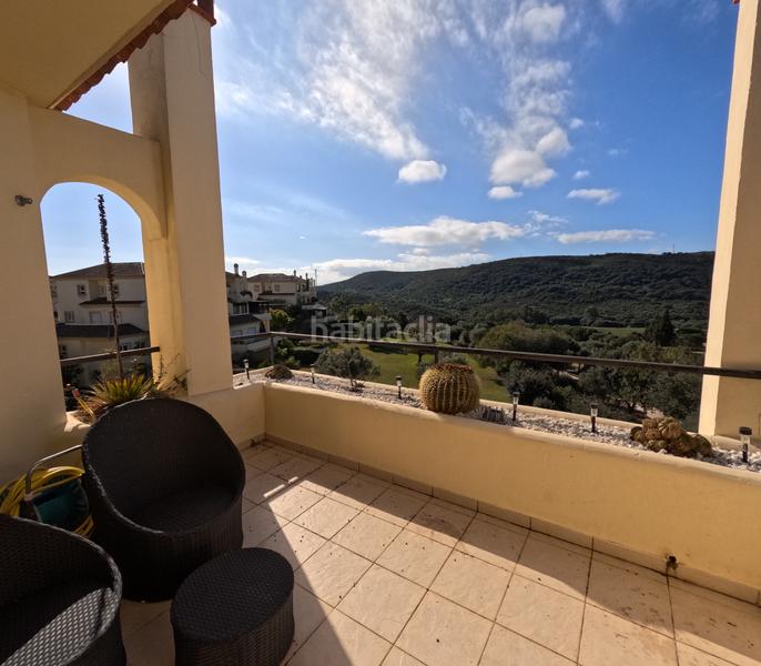 Foto a9009fb6-64d6-4007-b22c-da057c8afc24. Dúplex amb xemeneia aparcament piscina a Sotogrande alto Sotogrande