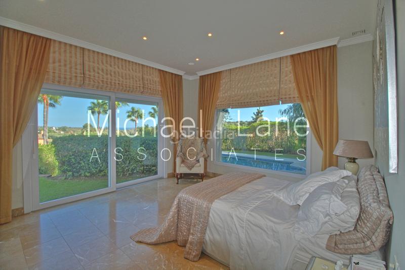 Foto 03081a64-9fa2-405b-90b8-f766ccab7e7f. Chalet con camino parcheggio piscina in Sotogrande alto Sotogrande