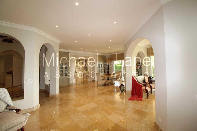 Foto 0bc95f83-0aed-4d35-99a8-5f67e5a2e100. Chalet con camino parcheggio piscina in Sotogrande alto Sotogrande