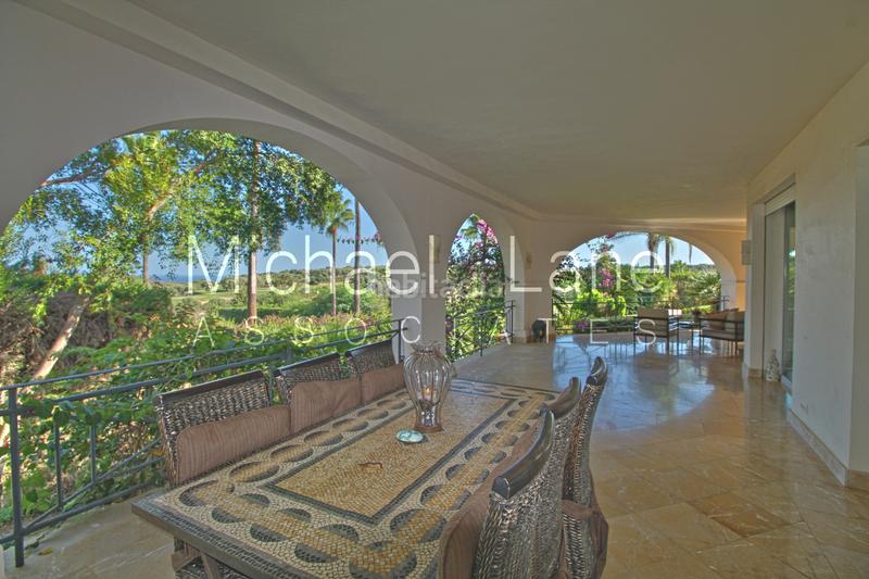 Foto 145082bd-e79b-458e-9800-af83a0d7cdec. Chalet con camino parcheggio piscina in Sotogrande alto Sotogrande