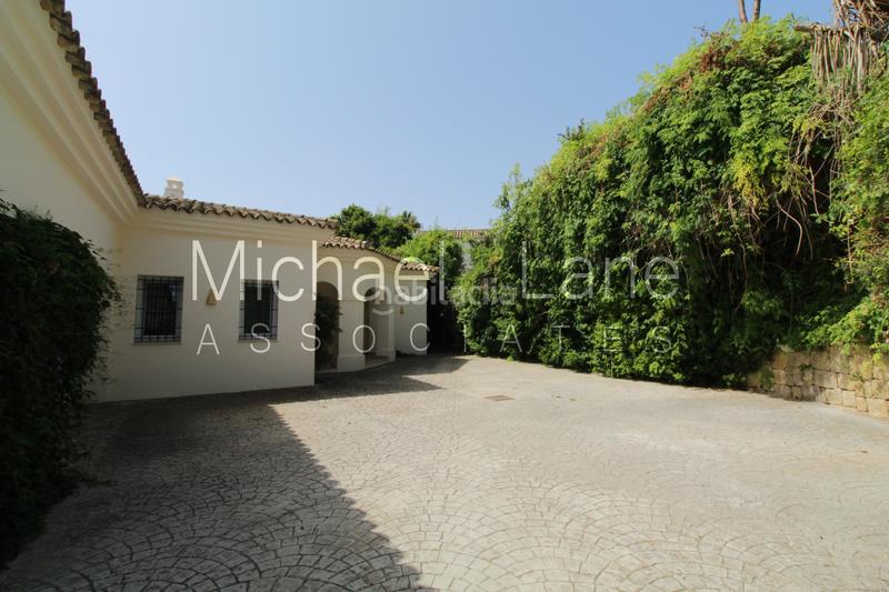 Foto 1b51ee06-7106-464f-a877-39ceca31f1a1. Chalet con camino parcheggio piscina in Sotogrande alto Sotogrande