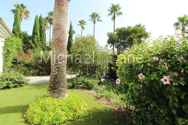 Foto 23cefe0c-b7ef-45e9-a6ef-a3e4ad6c5bce. Chalet con camino parcheggio piscina in Sotogrande alto Sotogrande