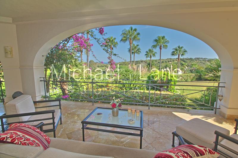 Foto 4af13984-328f-4d15-81bd-39a235f8a128. Chalet con camino parcheggio piscina in Sotogrande alto Sotogrande