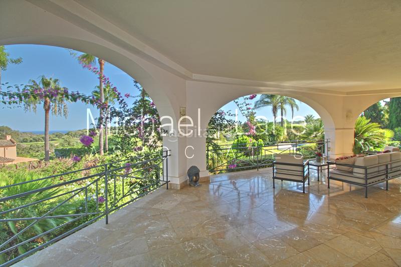 Foto 4ec56682-8d4b-4f45-a1fd-10342323d176. Chalet con camino parcheggio piscina in Sotogrande alto Sotogrande