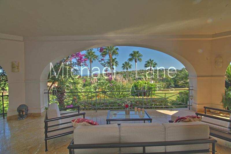 Foto 648e10d5-22fd-4c47-92db-2997d545889b. Chalet con camino parcheggio piscina in Sotogrande alto Sotogrande