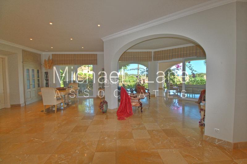 Foto 7f51aa99-8434-4768-b9c5-2f9ad4729db9. Chalet con camino parcheggio piscina in Sotogrande alto Sotogrande