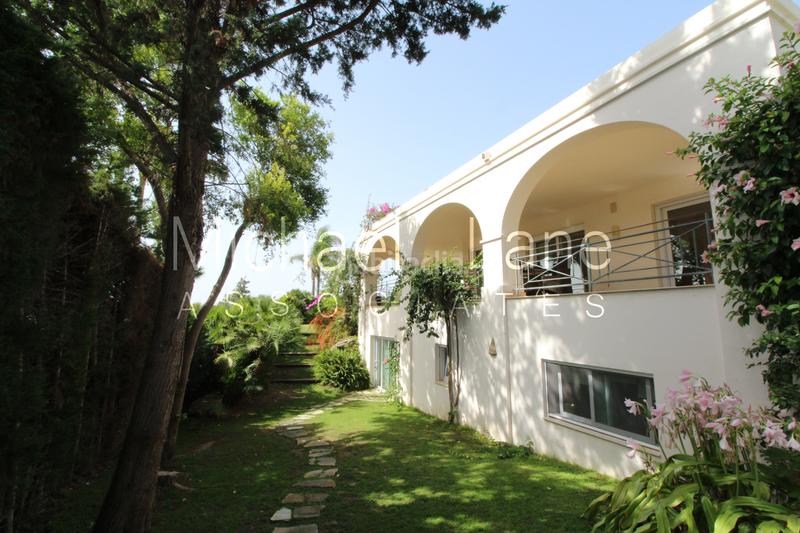 Foto 99c5ee34-024a-4fec-8af8-5a053d8147b5. Chalet con camino parcheggio piscina in Sotogrande alto Sotogrande