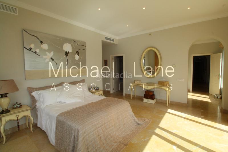 Foto 9a619a54-311e-4c0c-b4a2-1bd192d58326. Chalet con camino parcheggio piscina in Sotogrande alto Sotogrande