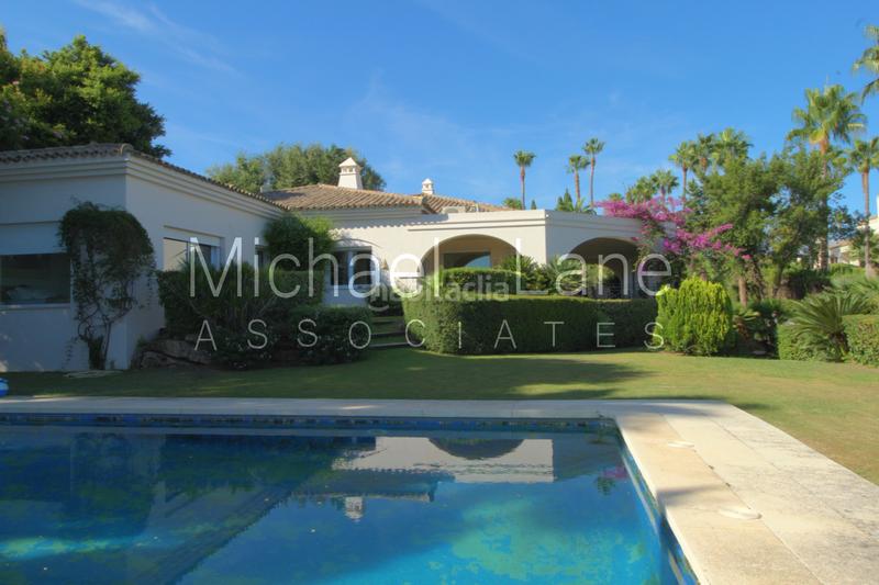 Foto b846f1f0-ce2a-46a8-9e89-a1ee394af952. Chalet con camino parcheggio piscina in Sotogrande alto Sotogrande