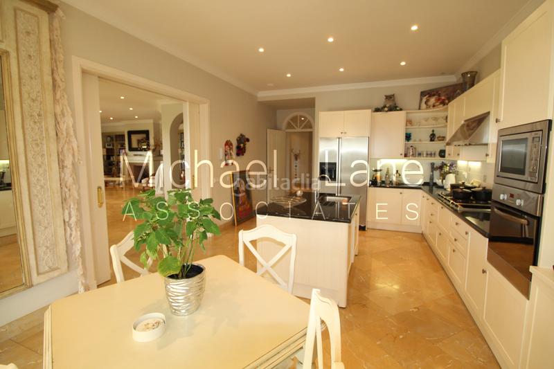Foto d04749ab-0c1a-4482-9411-30a6f67fb604. Chalet con camino parcheggio piscina in Sotogrande alto Sotogrande