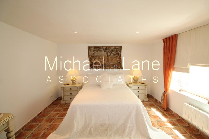 Foto d5a33d71-e874-477d-ab15-5c05a61a61b7. Chalet con camino parcheggio piscina in Sotogrande alto Sotogrande