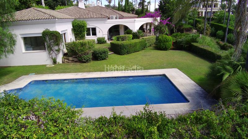 Foto d91c228c-6206-41d7-8558-6147cc5d61b3. Chalet con camino parcheggio piscina in Sotogrande alto Sotogrande