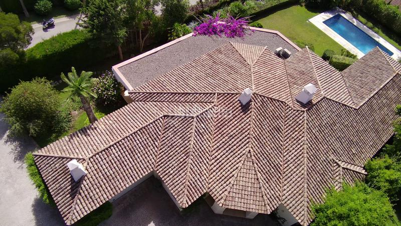 Foto f8b0189f-1286-4c68-92e1-87b237d84397. Chalet con camino parcheggio piscina in Sotogrande alto Sotogrande