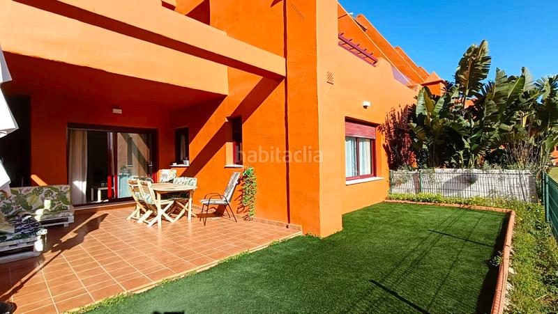Foto 371d4b6b-2103-4868-a5fb-28a2619a7d23. Piso encantador bajo de 2 dormitorios con jardín privado en la duquesa en Manilva
