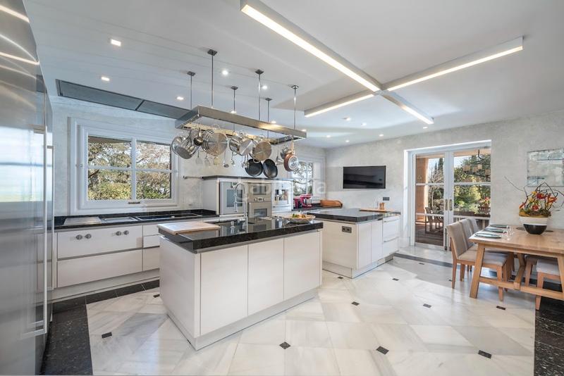 Foto 1c111b15-a5dd-45ed-b6a3-d95cb0551070. Maison avec cheminée parking piscine dans Sotogrande alto Sotogrande