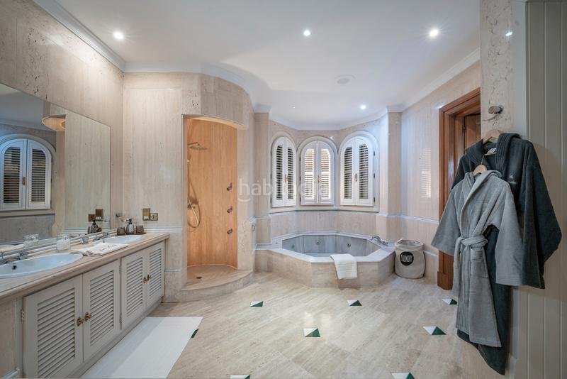 Foto b4e45d93-f7de-47dc-9b8d-663ac9fd7c00. Maison avec cheminée parking piscine dans Sotogrande alto Sotogrande