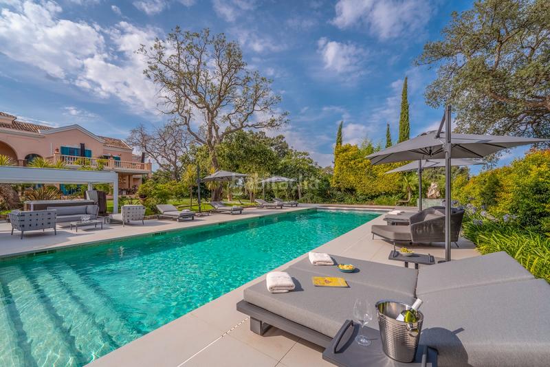 Foto c01bd317-4097-4ad5-b193-34f1c5cd50ad. Maison avec cheminée parking piscine dans Sotogrande alto Sotogrande