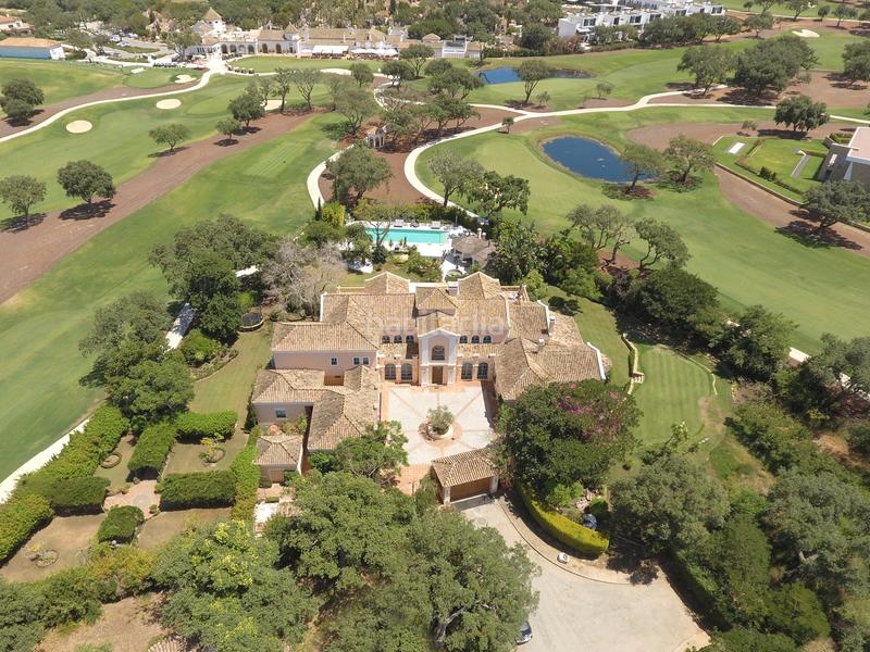 Foto f7a6f31e-e43c-4746-bc50-a19559083d08. Maison avec cheminée parking piscine dans Sotogrande alto Sotogrande
