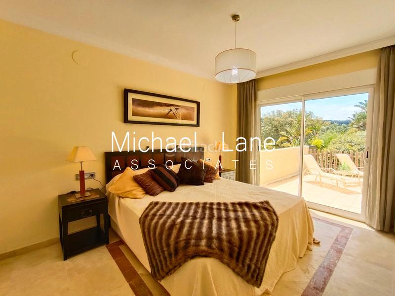 Foto 9e91f340-d812-448f-8172-86ef17d2e95a. Piano terra con parcheggio piscina in Sotogrande alto Sotogrande