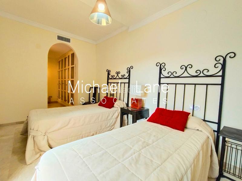 Foto cbc859f2-eeea-466c-afc3-e00de39166bf. Piano terra con parcheggio piscina in Sotogrande alto Sotogrande