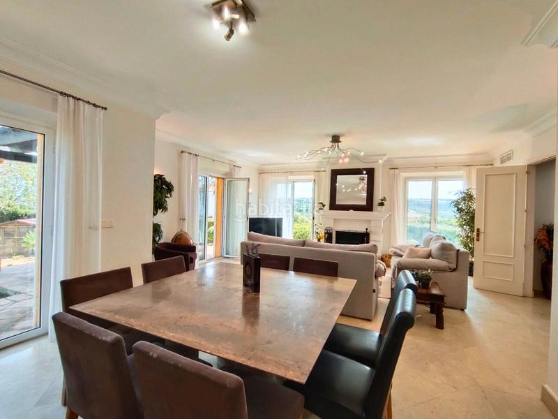 Foto 3728844f-761b-4f39-bac2-5650a9625a23. Chalet avec cheminée parking piscine dans Sotogrande alto Sotogrande