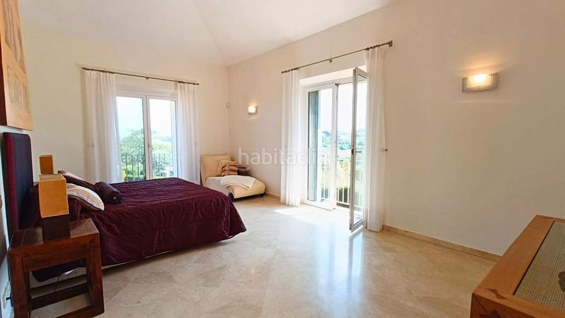 Foto bcb169eb-9438-4b14-adc2-6ecdf6337f0f. Chalet avec cheminée parking piscine dans Sotogrande alto Sotogrande