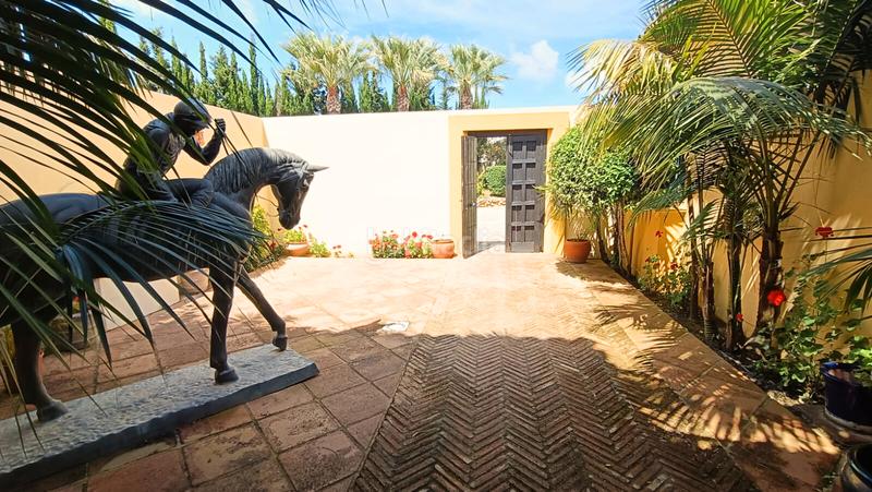 Foto c5729351-1854-4321-b5f3-be78d2cbe670. Chalet avec cheminée parking piscine dans Sotogrande alto Sotogrande