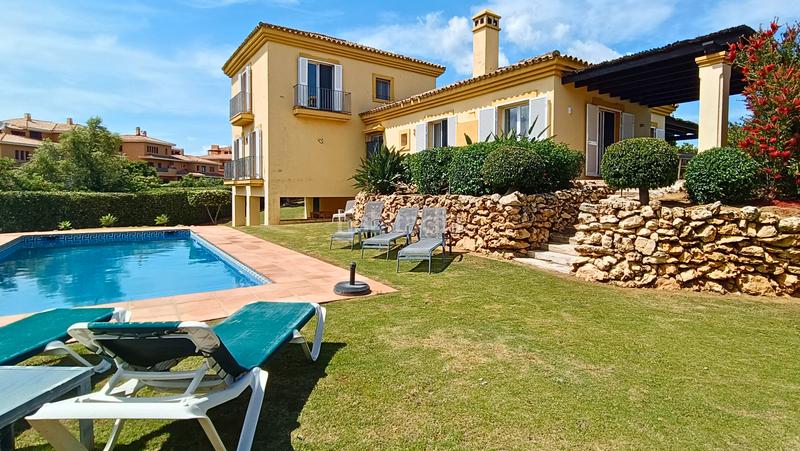 Foto eee319b6-bf47-4af1-a0b0-d48221d97dd8. Chalet avec cheminée parking piscine dans Sotogrande alto Sotogrande