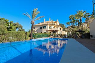 Àtic a Sotogrande Alto. Ático de 2 dormitorios y 2 baños en primera linea golf en san ro